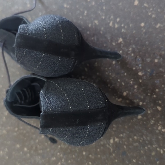 Stuart Weitzman pinstriped wool and suede heel - Picture 4 of 5